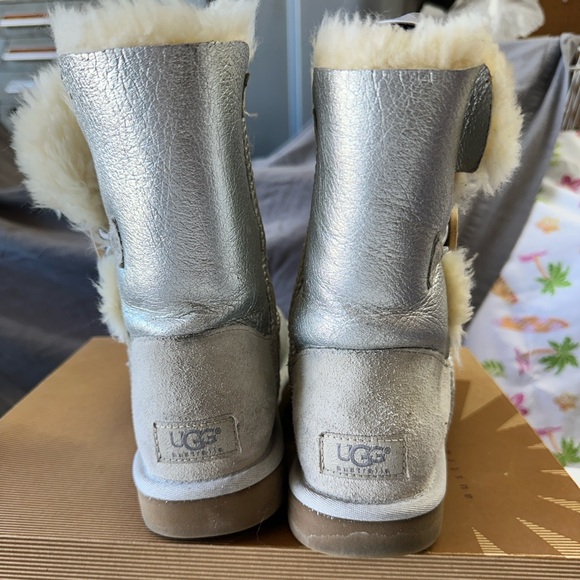UGG Bailey Button Silver Metallic  Boots size 6 - Picture 3 of 5